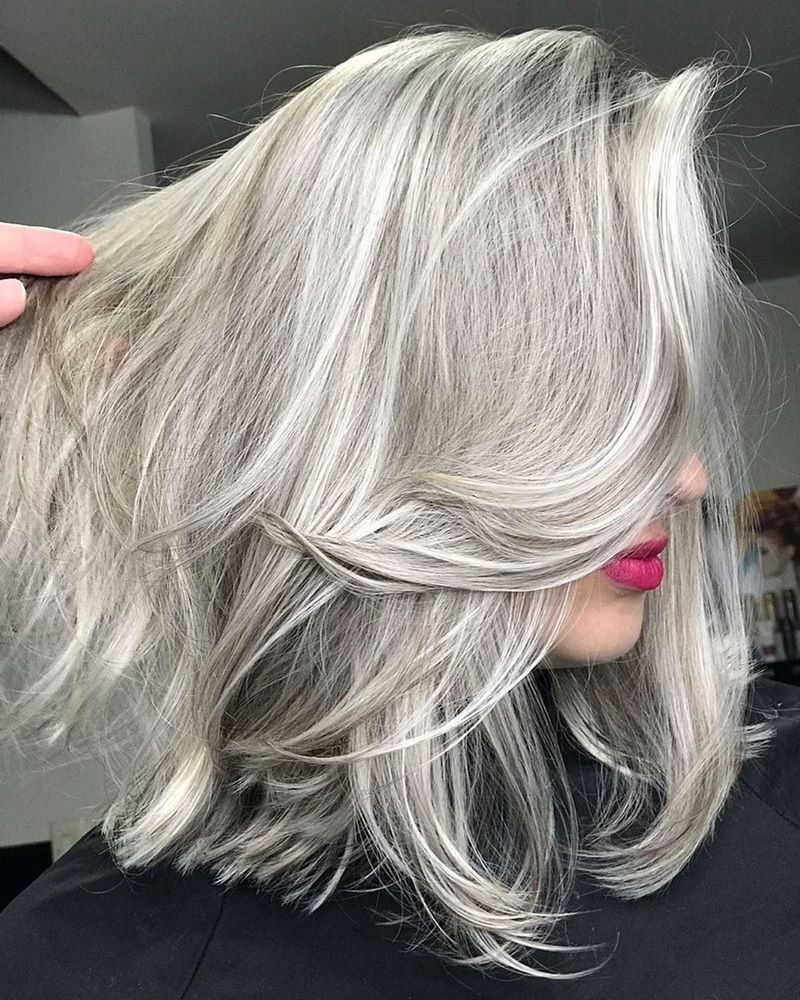 Самый модный цвет волос 2024 – пепельный блонд. Лучшие фото-идеи и примеры